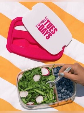 T-Mobile Set of 2 Bento-style container